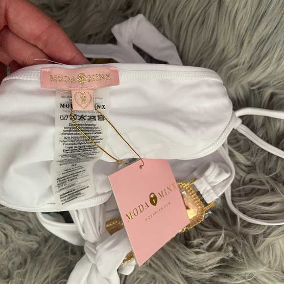 MODA MINX BOUJEE LUXE
BOUJEE 'WHITE' TRIANGLE CRYSTAL TOP/BOTTOM BIKINI SET - Picture 6 of 8